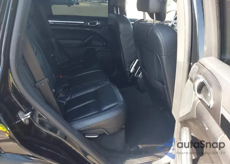 2016 Porsche Cayenne z USA, uszkodzony, nr VIN WP1AA2A28GLA03863